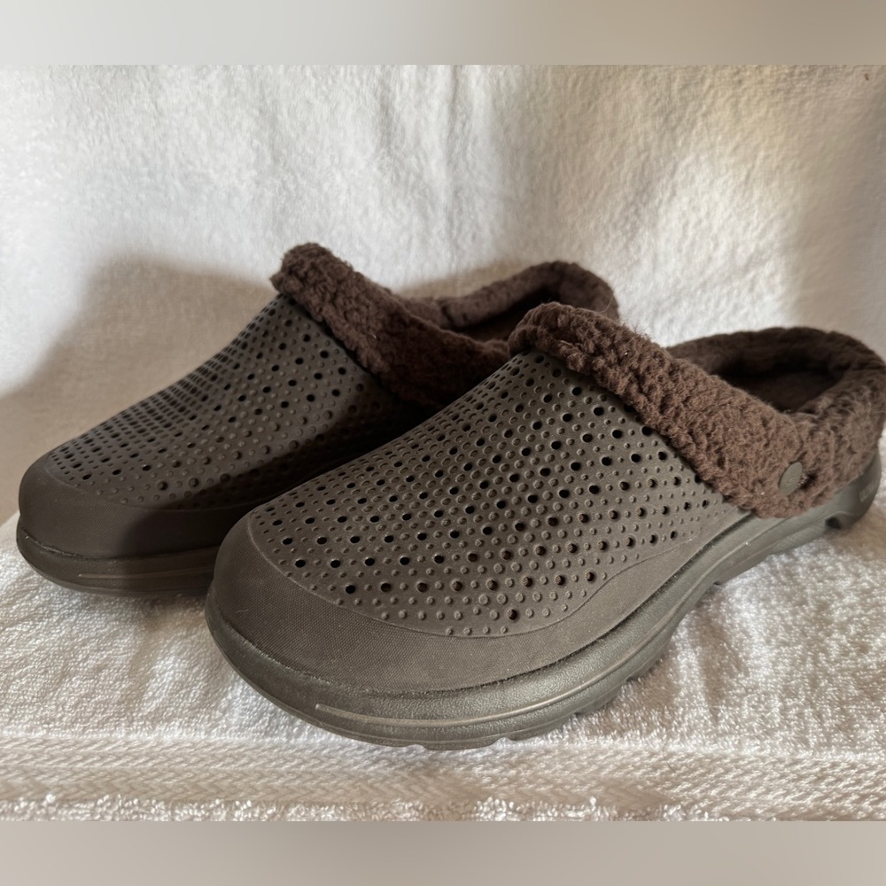 Sketchers Unisex Fur Lined Foamies—Size 11